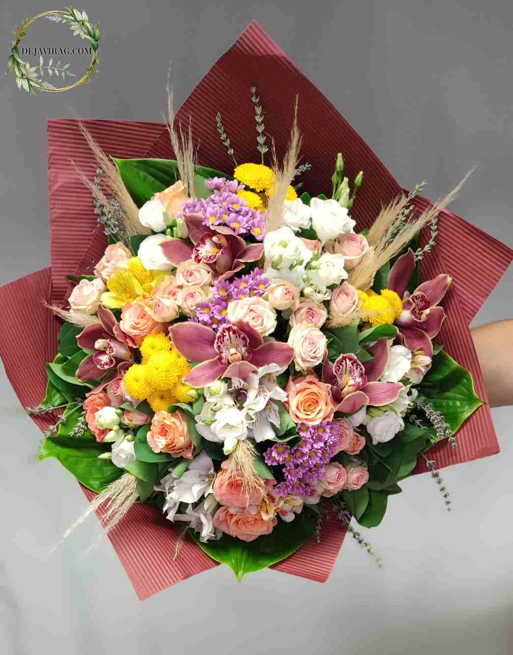 Vegyes virágok orchideával